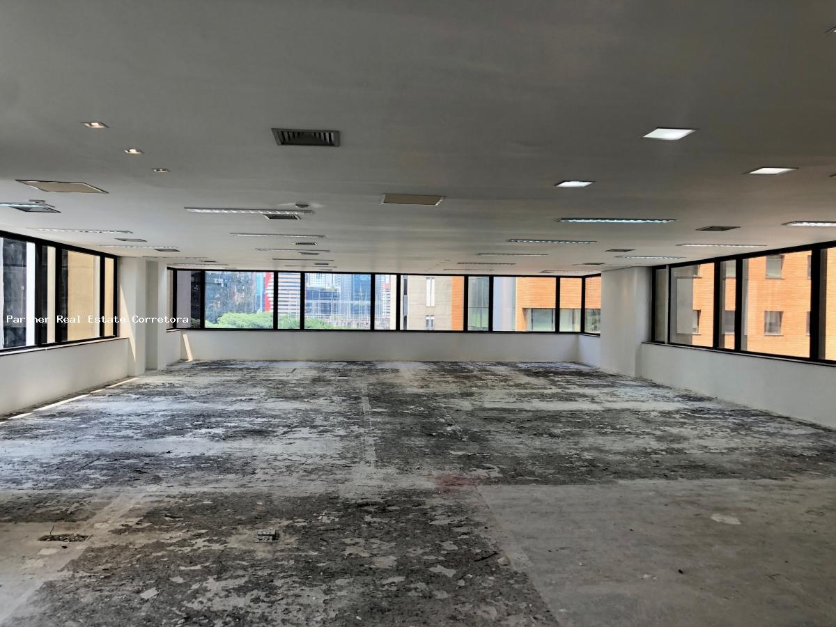 Conjunto Comercial-Sala para alugar com 1 quarto, 245m² - Foto 13