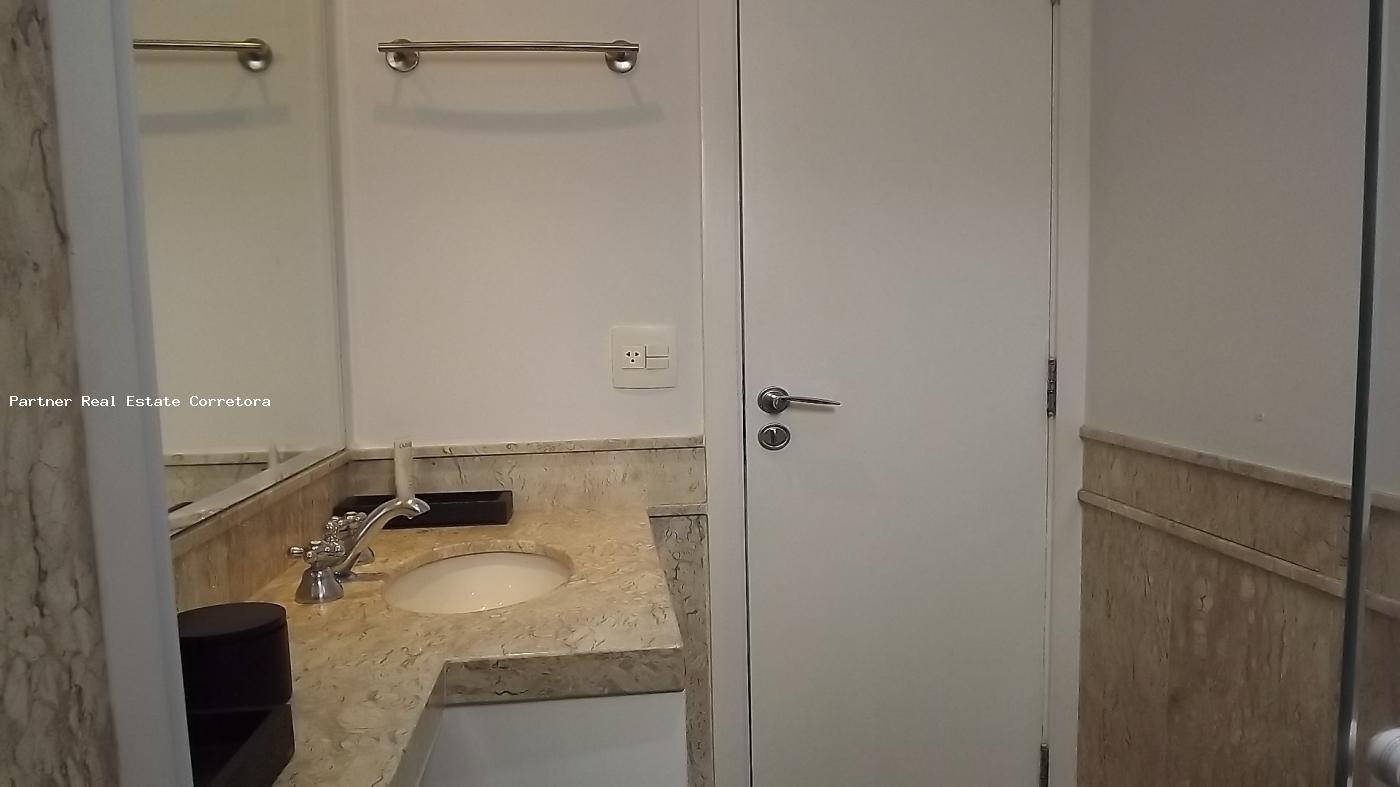 Apartamento para alugar com 4 quartos, 226m² - Foto 1