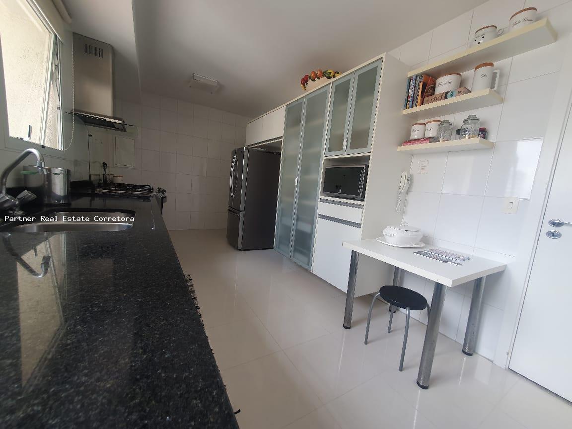 Apartamento para alugar com 4 quartos, 226m² - Foto 8