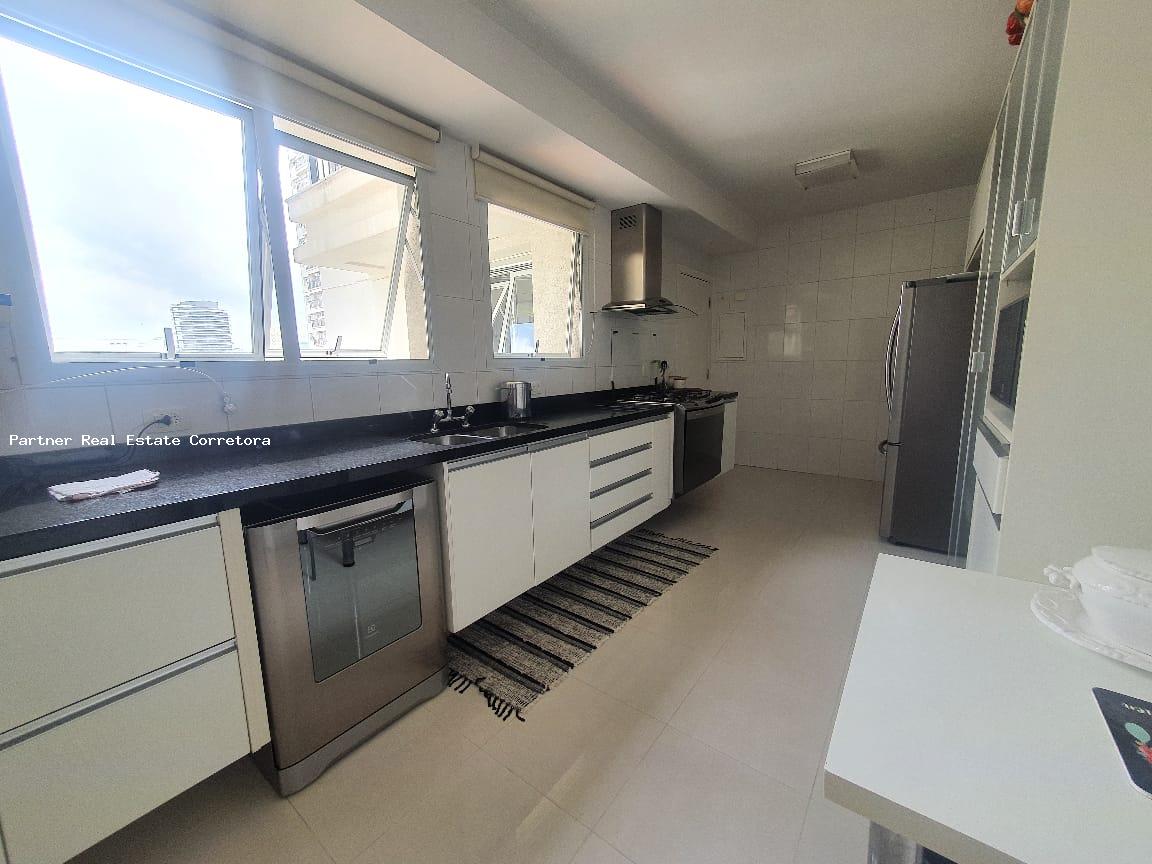 Apartamento para alugar com 4 quartos, 226m² - Foto 7