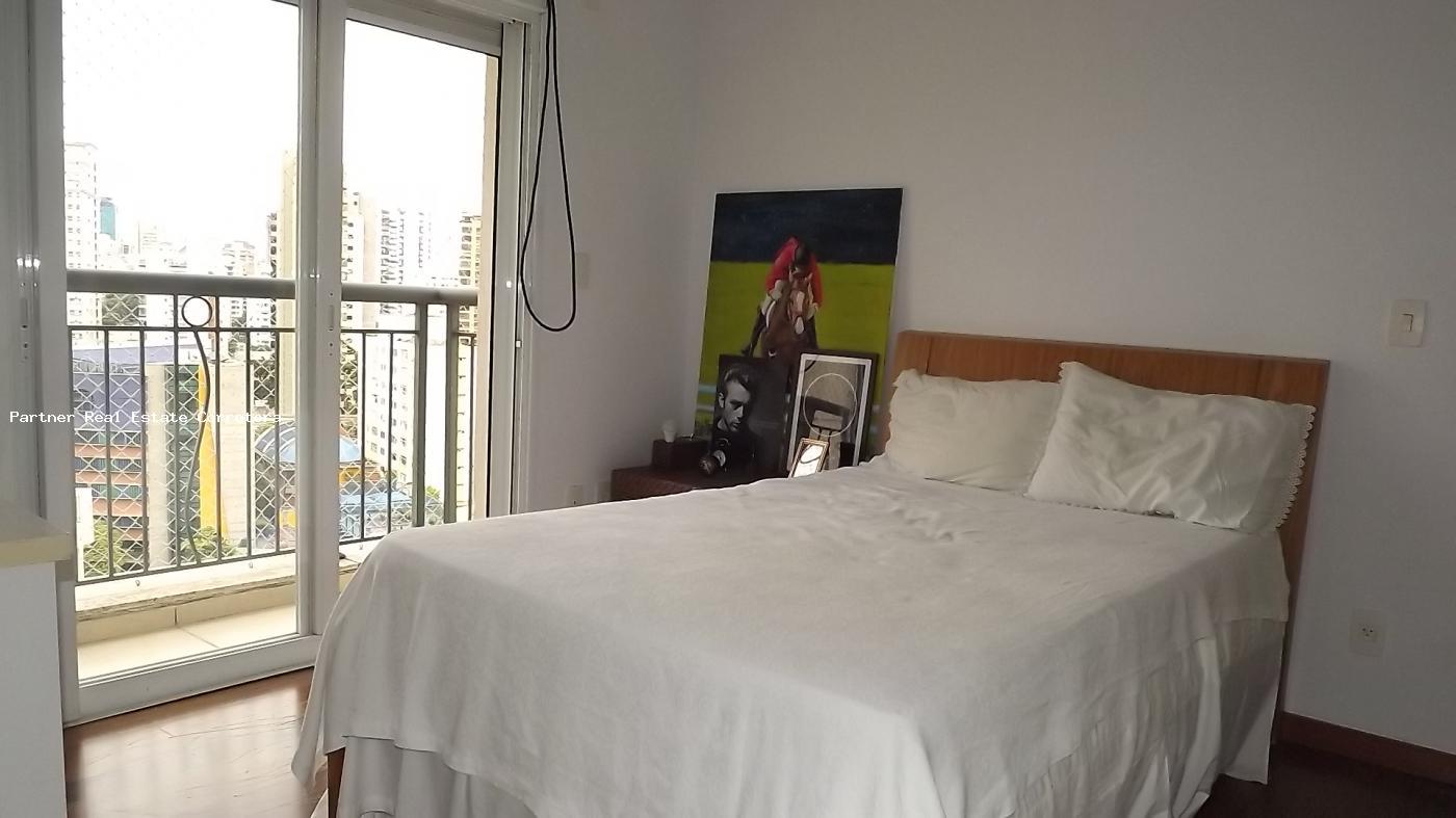 Apartamento para alugar com 4 quartos, 226m² - Foto 12