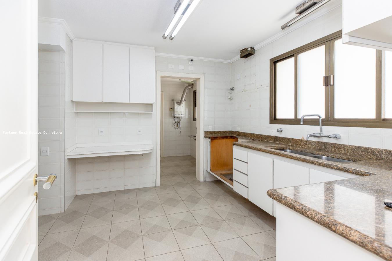 Apartamento à venda com 3 quartos, 203m² - Foto 1