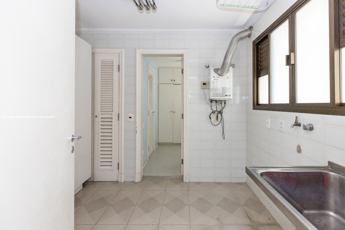 Apartamento à venda com 3 quartos, 203m² - Foto 4