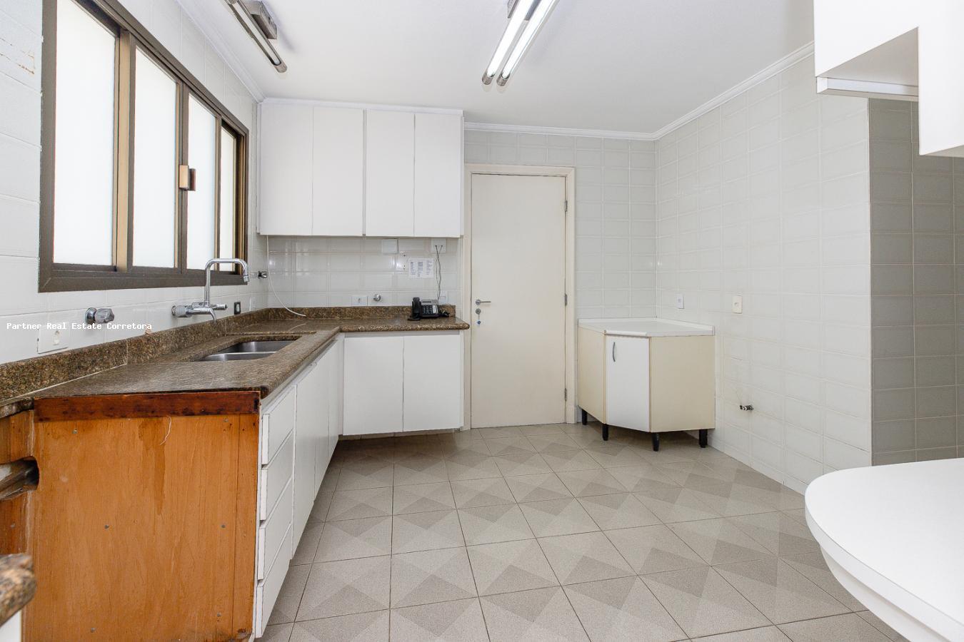 Apartamento à venda com 3 quartos, 203m² - Foto 3