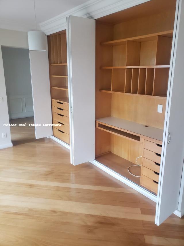 Apartamento à venda com 3 quartos, 211m² - Foto 2