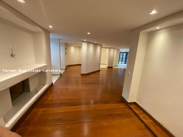 Casa à venda com 4 quartos, 460m² - Foto 2