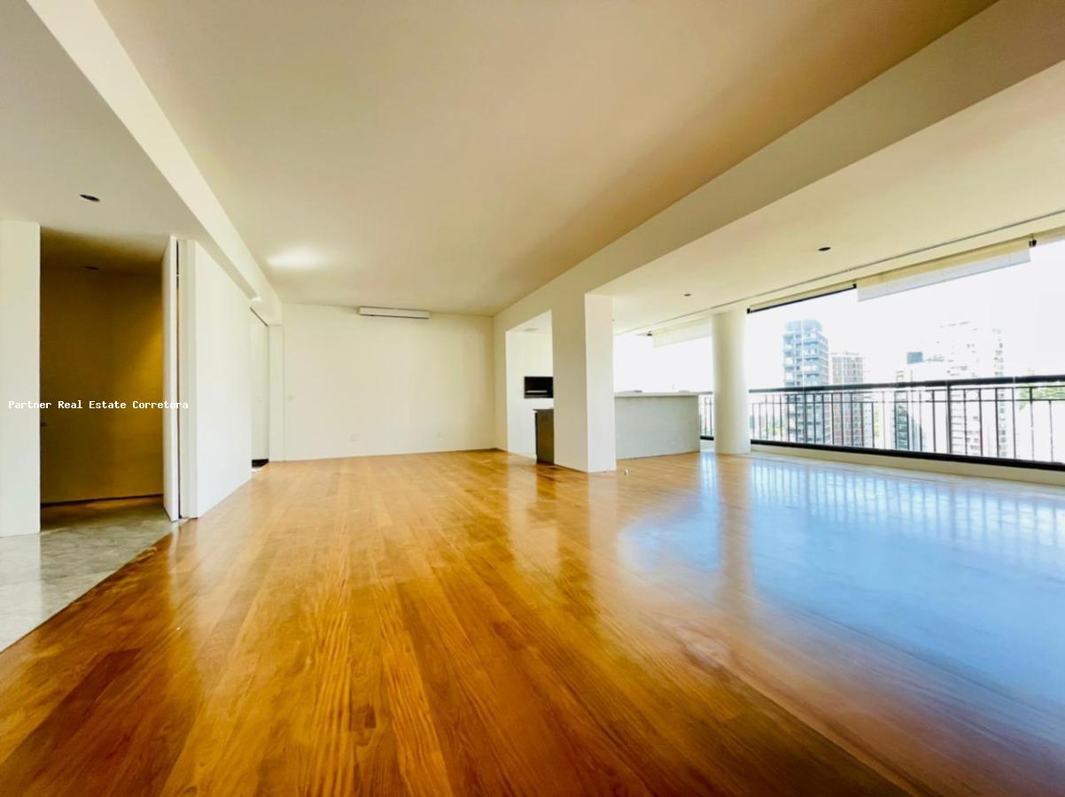 Apartamento à venda com 3 quartos, 215m² - Foto 2