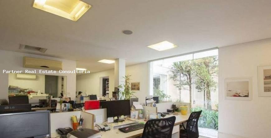 Casa à venda com 4 quartos, 600m² - Foto 2