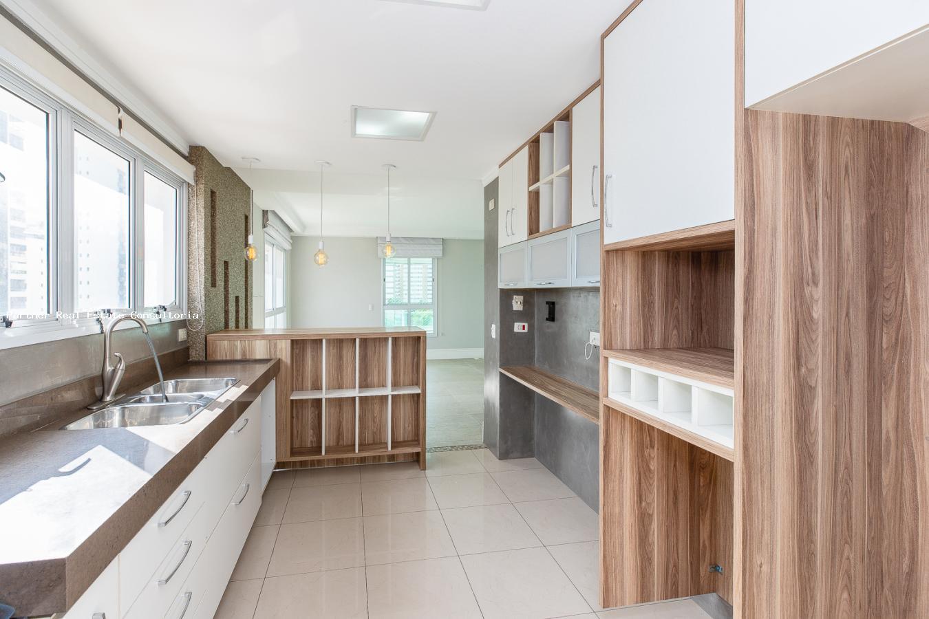 Apartamento à venda com 3 quartos, 155m² - Foto 3