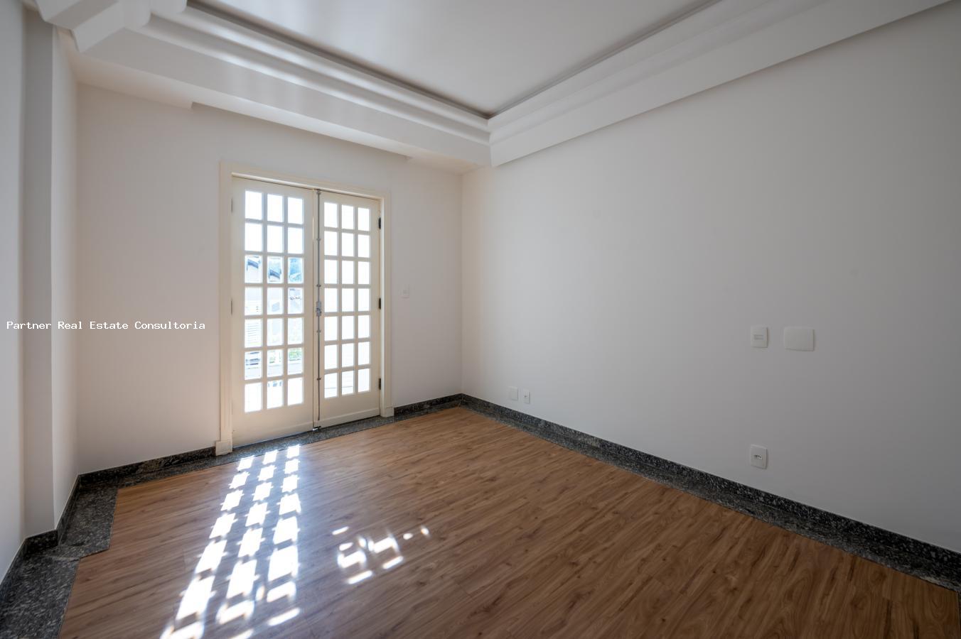 Casa à venda com 4 quartos, 1404m² - Foto 12