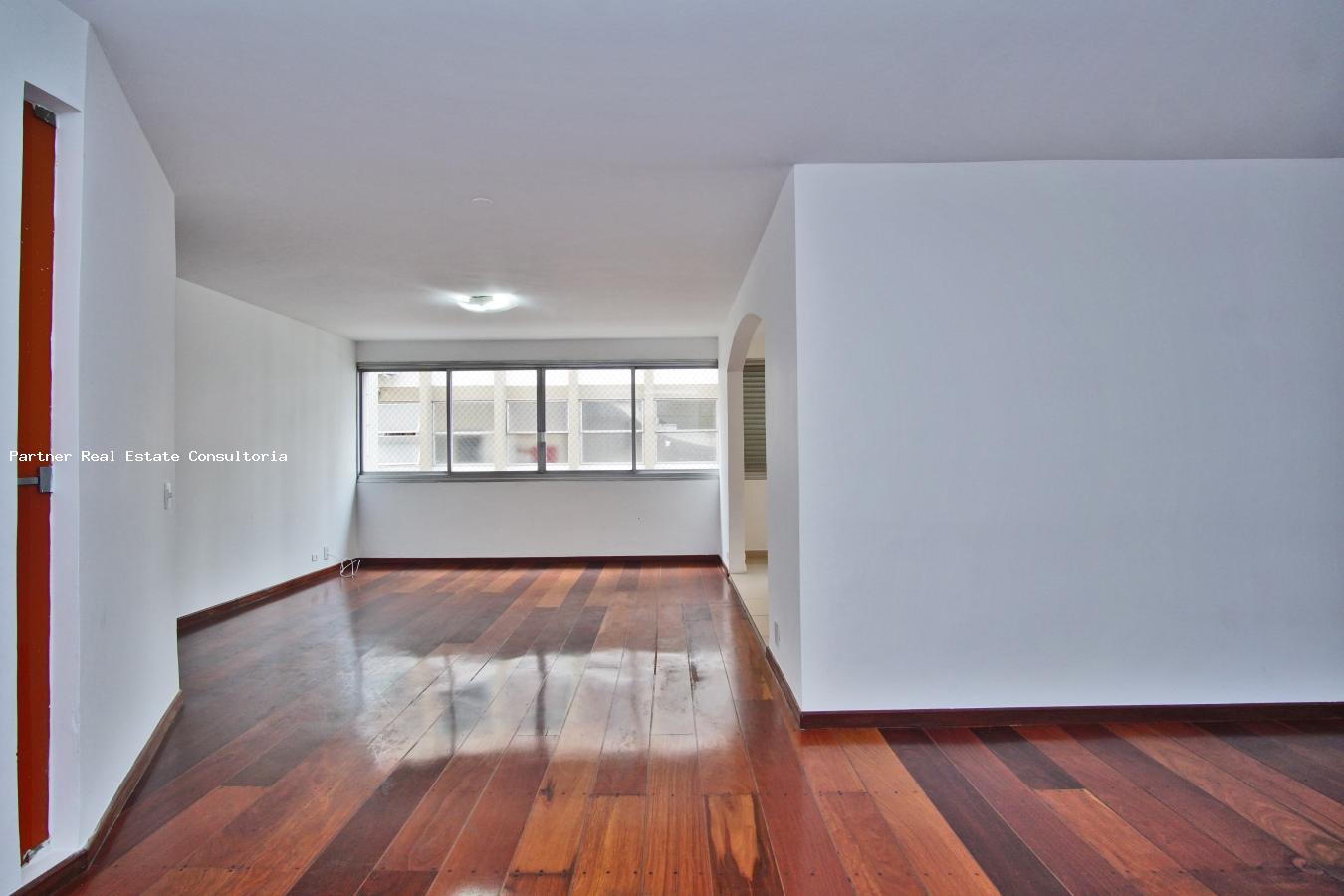 Apartamento à venda com 3 quartos, 158m² - Foto 2