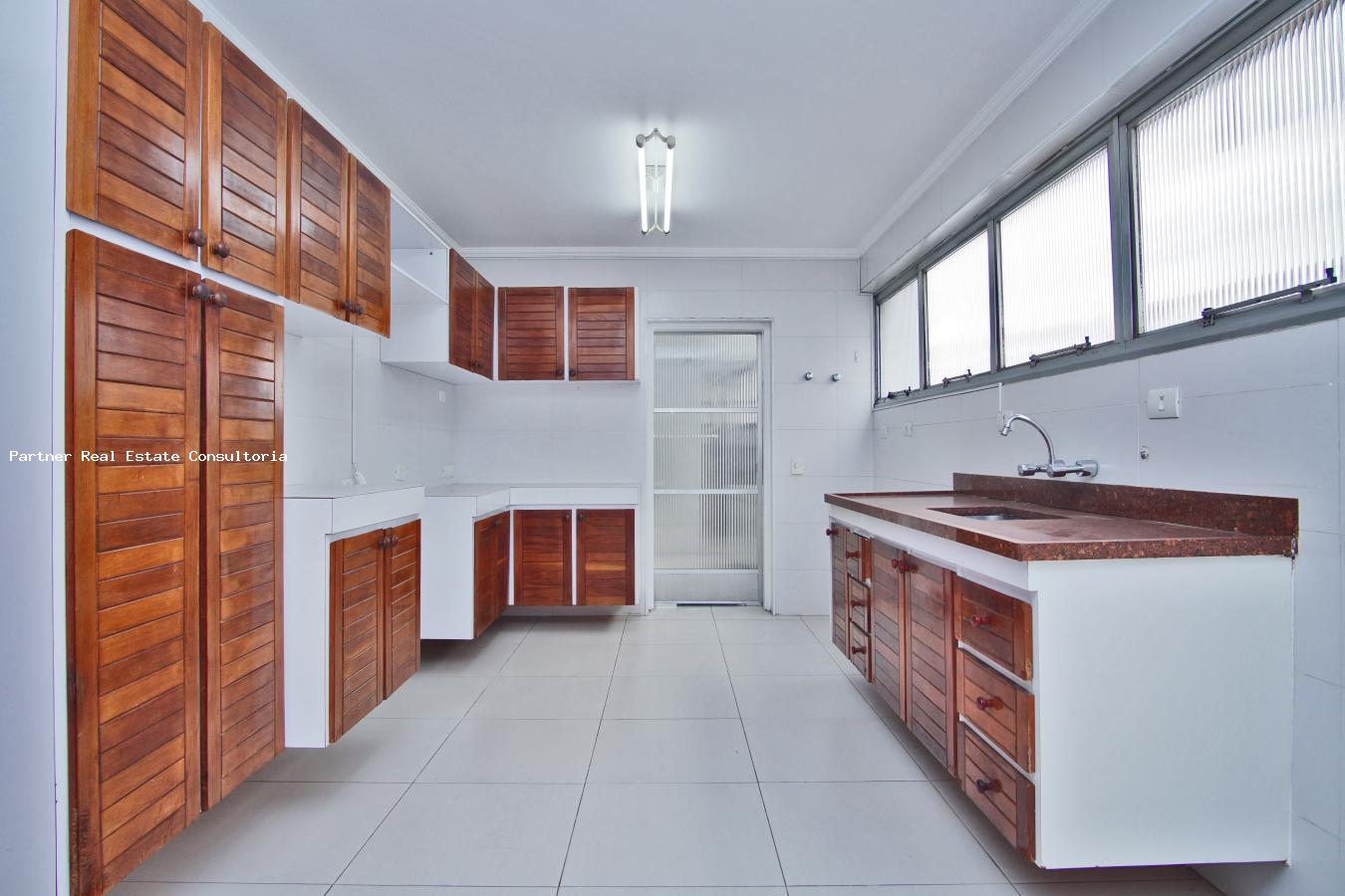 Apartamento à venda com 3 quartos, 158m² - Foto 9