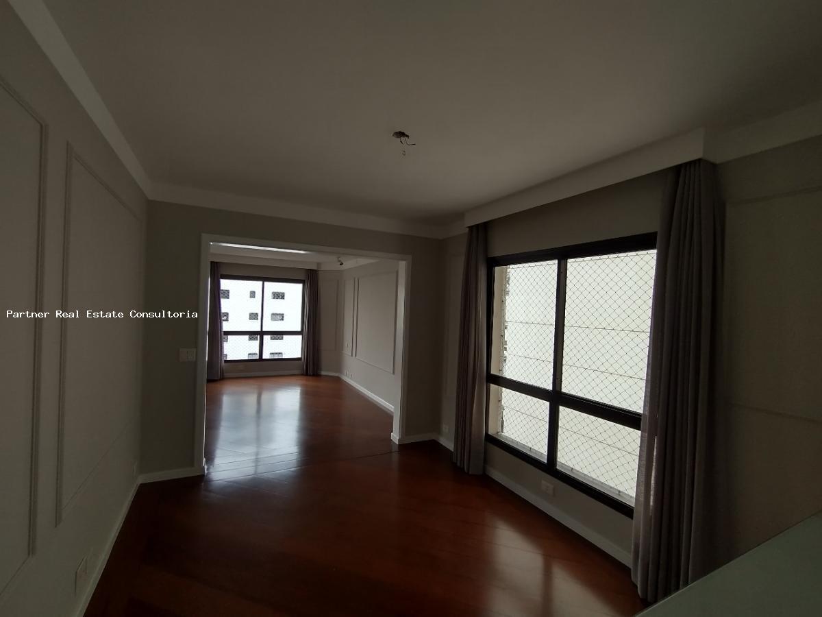 Apartamento à venda com 3 quartos, 198m² - Foto 8