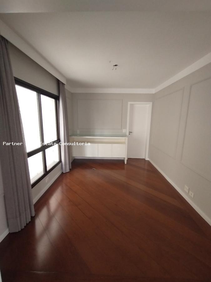 Apartamento à venda com 3 quartos, 198m² - Foto 12