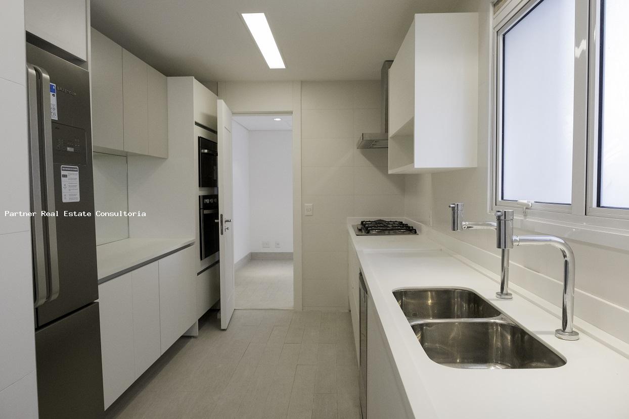 Apartamento para alugar com 4 quartos, 273m² - Foto 1