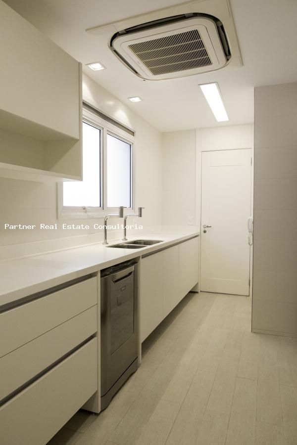 Apartamento para alugar com 4 quartos, 273m² - Foto 4