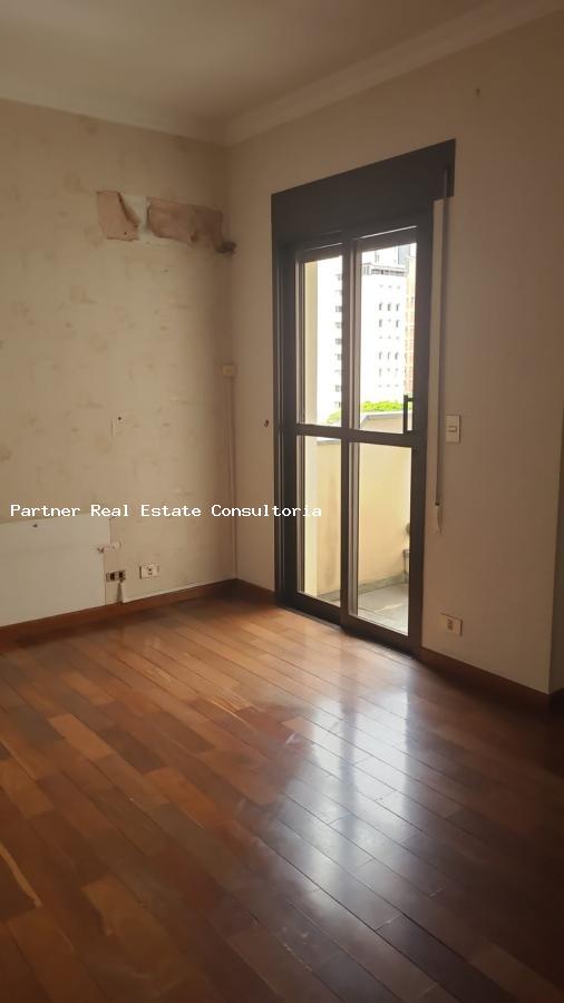 Apartamento à venda com 3 quartos, 200m² - Foto 3