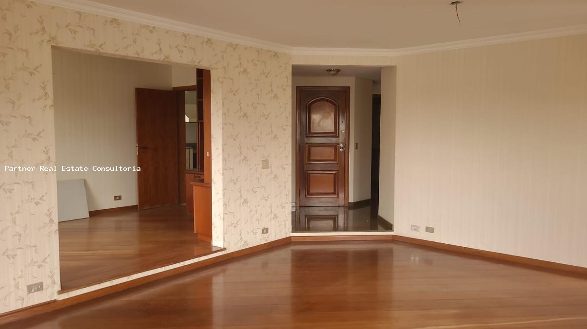 Apartamento à venda com 3 quartos, 200m² - Foto 2