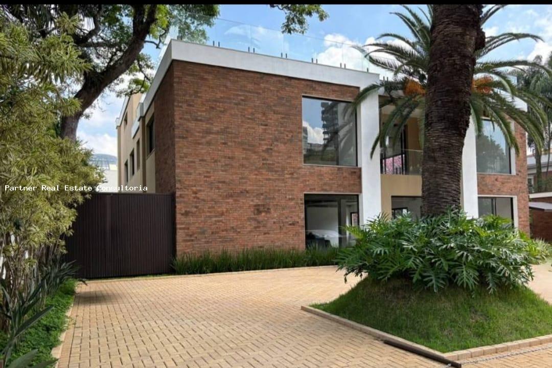 Casa à venda com 10 quartos, 1200m² - Foto 22