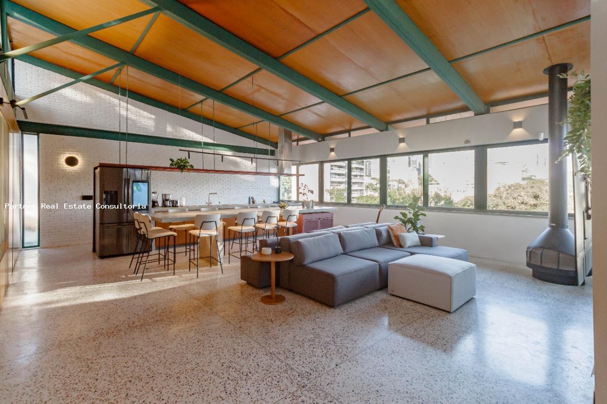 Casa à venda com 3 quartos, 325m² - Foto 1