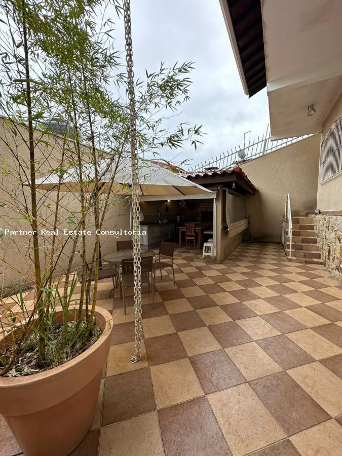 Casa à venda com 3 quartos, 250m² - Foto 4